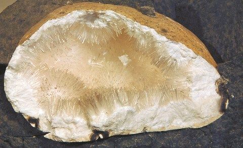 Ζεόλιθος - Η πέτρα που βράζει